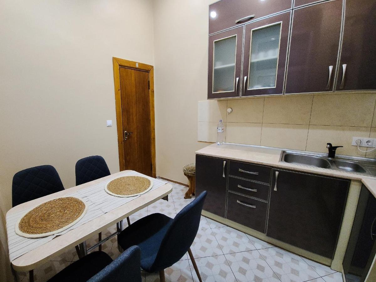 В Центрі М.Чернівці 2 Кімнатна Затишна Квартира. Екстериор снимка
